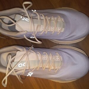 On Cloud Nova Women's Size 10